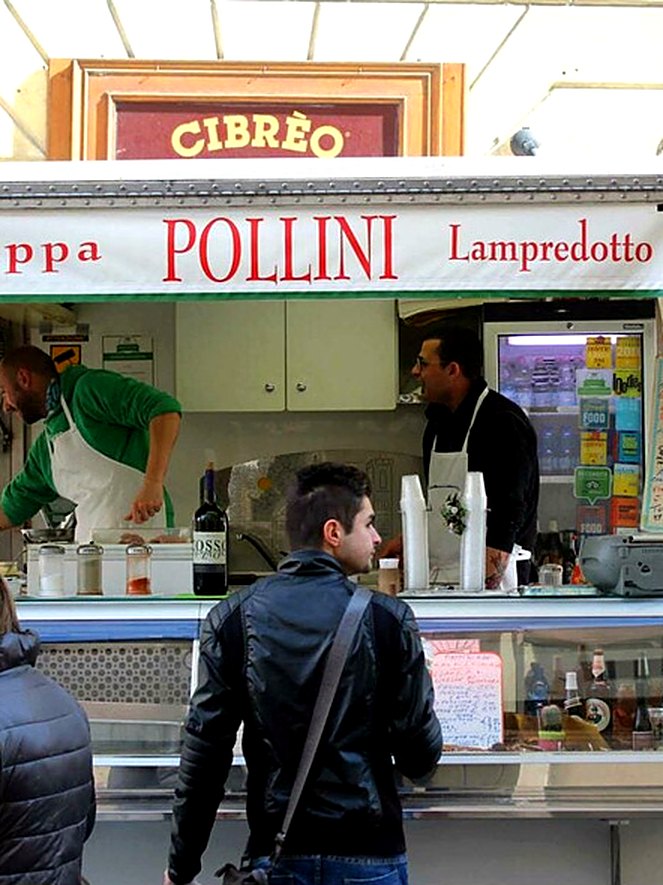 A lampredotto street kiosk in the centre of Florence