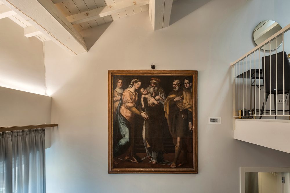 Studio Duomo Michelangelo: old master painting under white-washed wooden beams