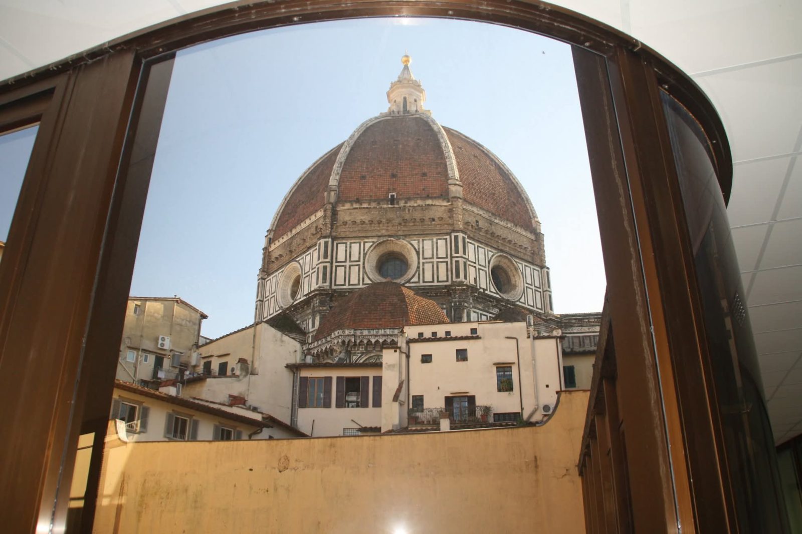 Brunelleschi's Dome seen from the first-floor corridor of Via Ricasoli 8, above the wall of the inner courtyard